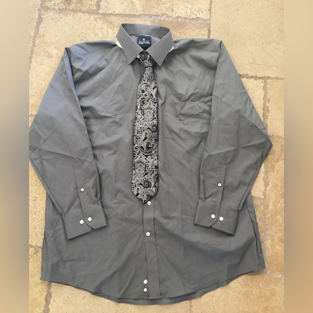 New-Stafford button down with tie SZ XL- 17-17.5
Pit to pit 23”
Length 33”
